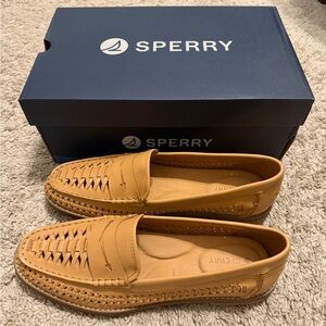 Women’s woven seaport penny loafer- new in box